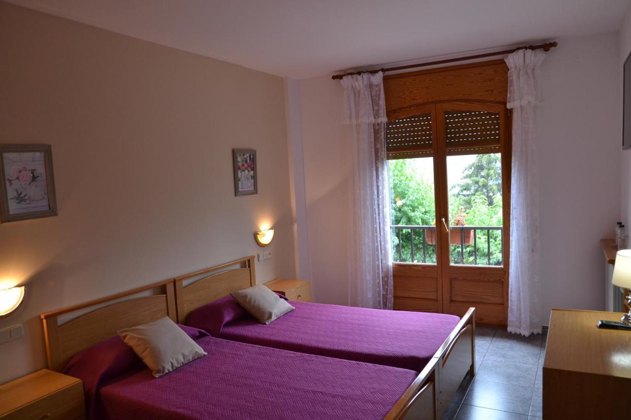 Hostal Montserrat Montseny Kültér fotó