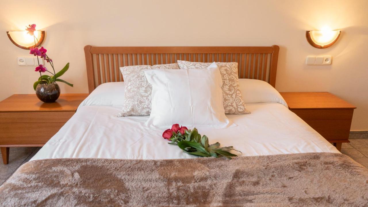 Hostal Montserrat Montseny Kültér fotó