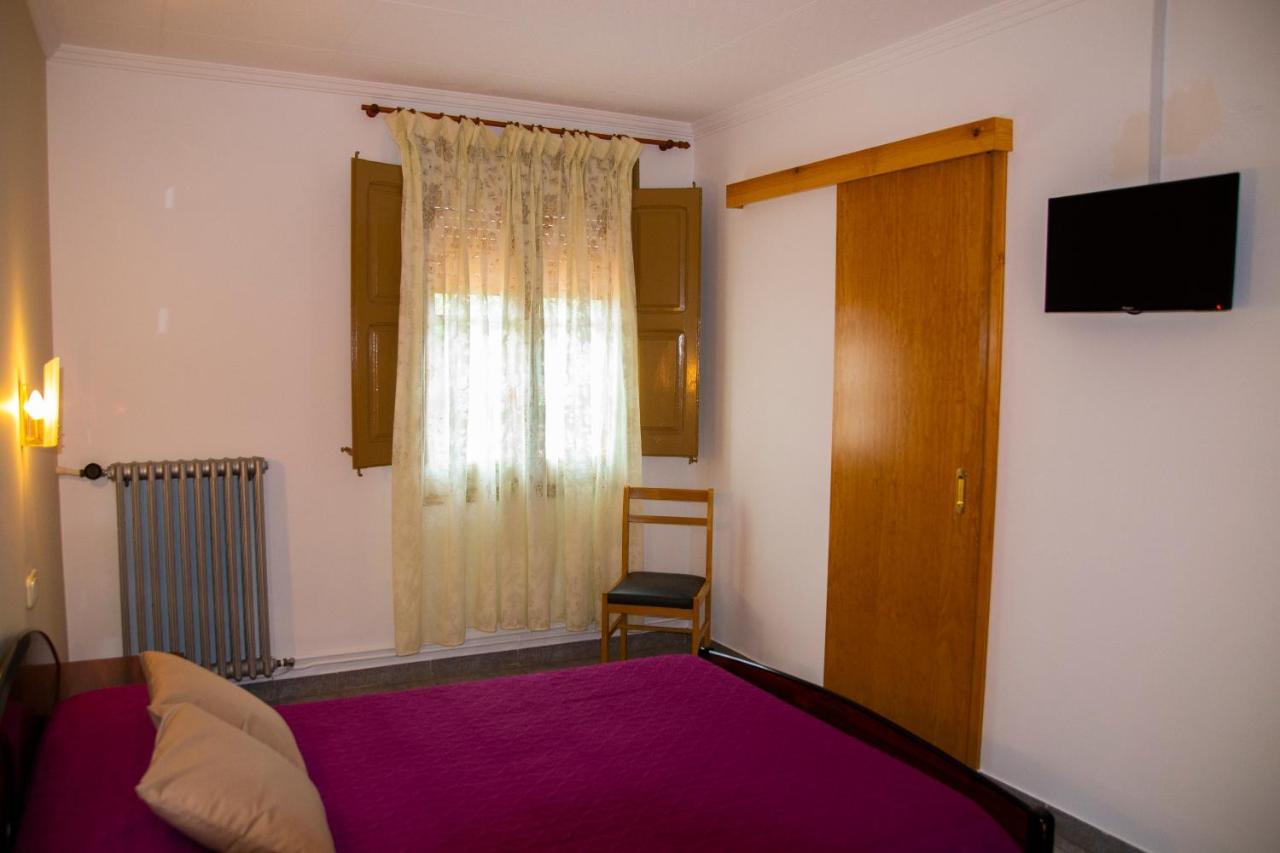 Hostal Montserrat Montseny Kültér fotó