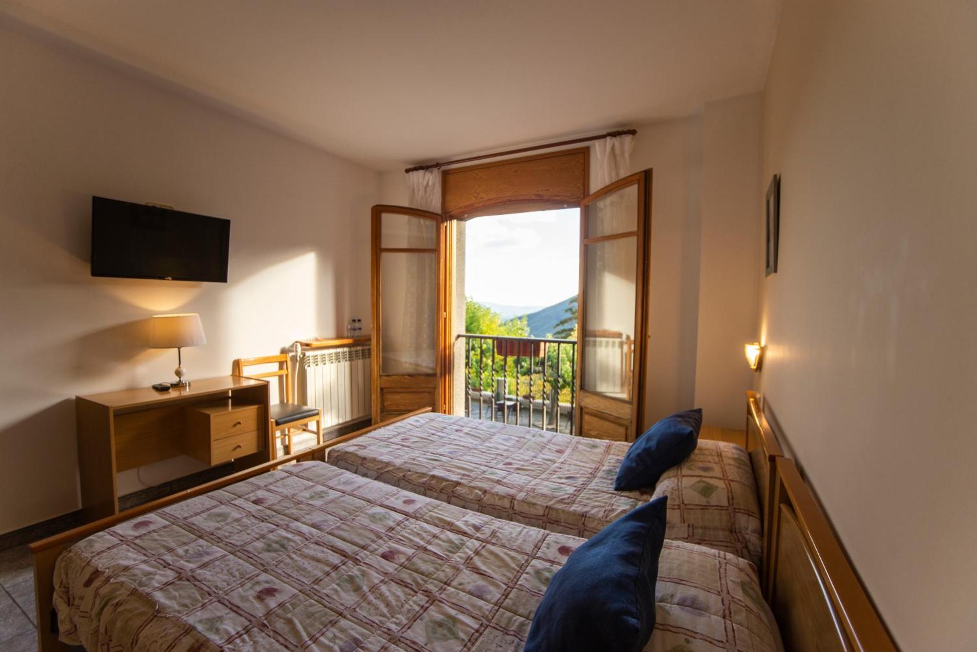 Hostal Montserrat Montseny Kültér fotó