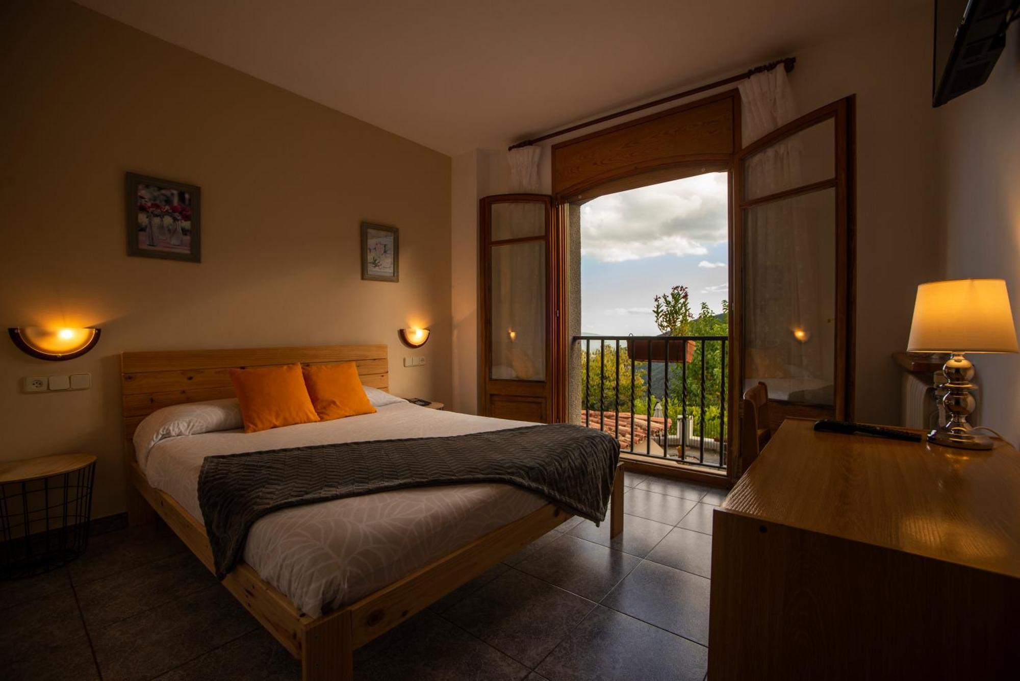 Hostal Montserrat Montseny Kültér fotó
