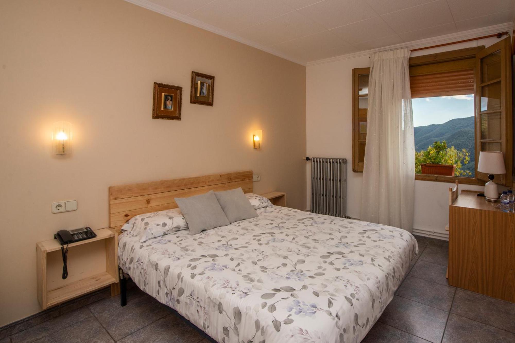 Hostal Montserrat Montseny Kültér fotó