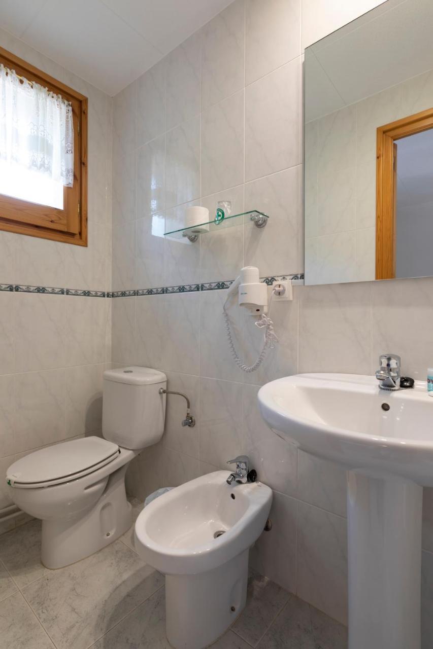 Hostal Montserrat Montseny Kültér fotó