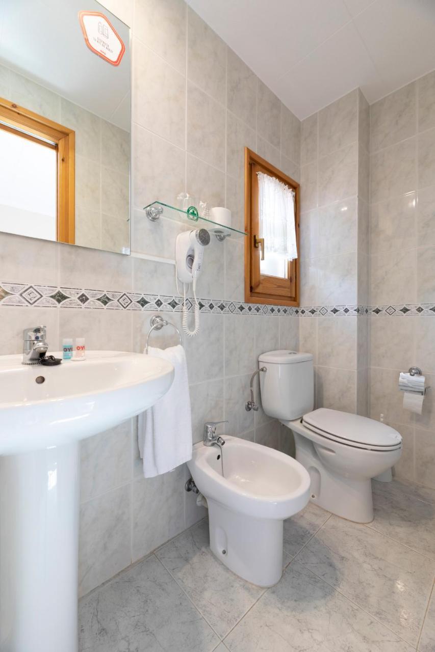 Hostal Montserrat Montseny Kültér fotó